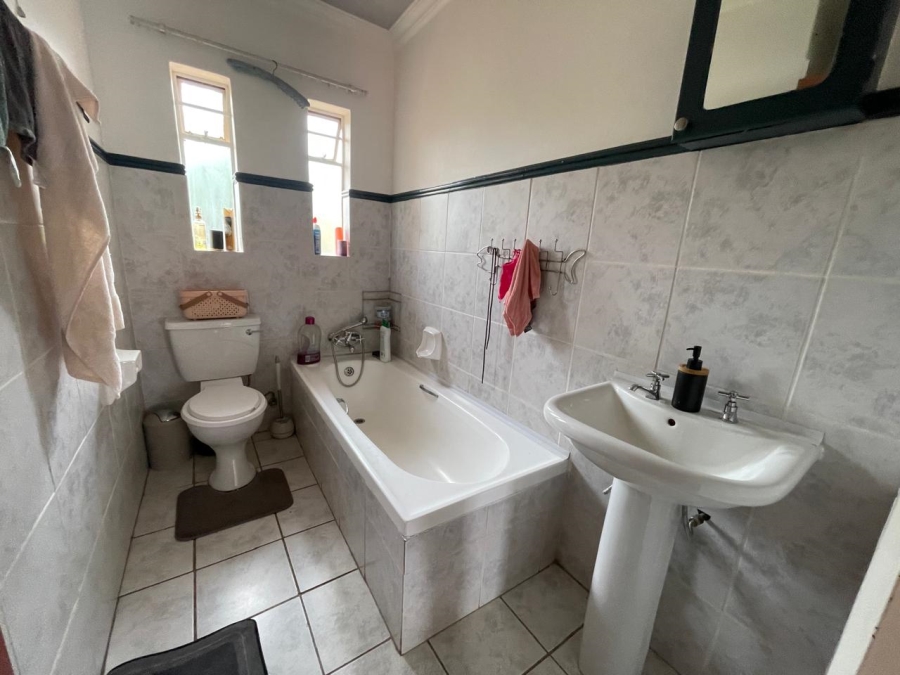 2 Bedroom Property for Sale in Faerie Glen Gauteng