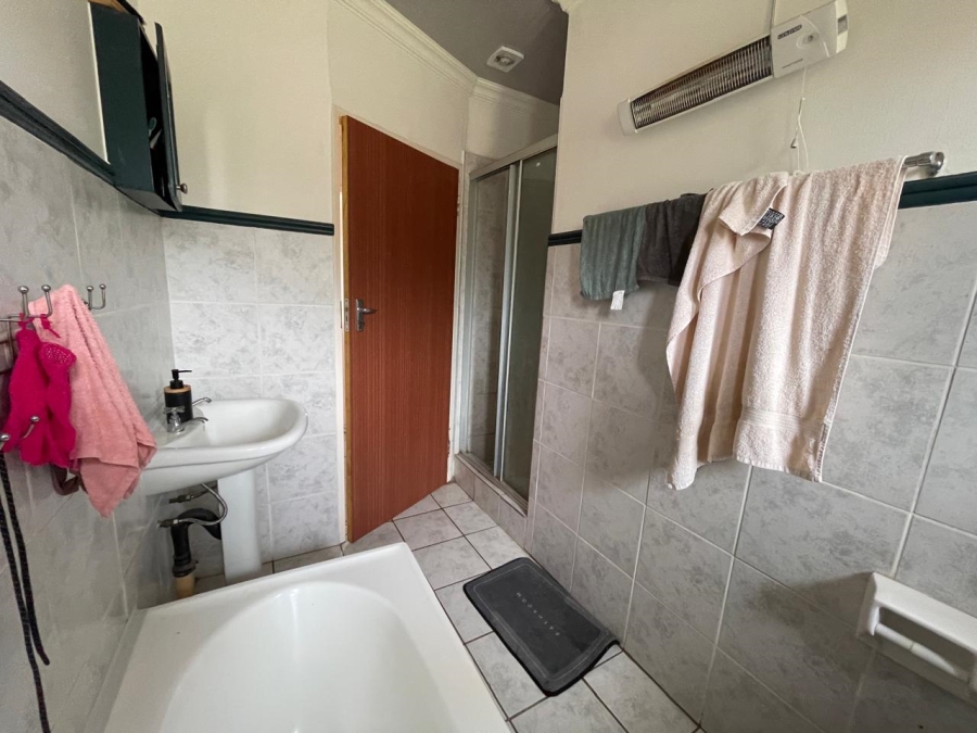 2 Bedroom Property for Sale in Faerie Glen Gauteng