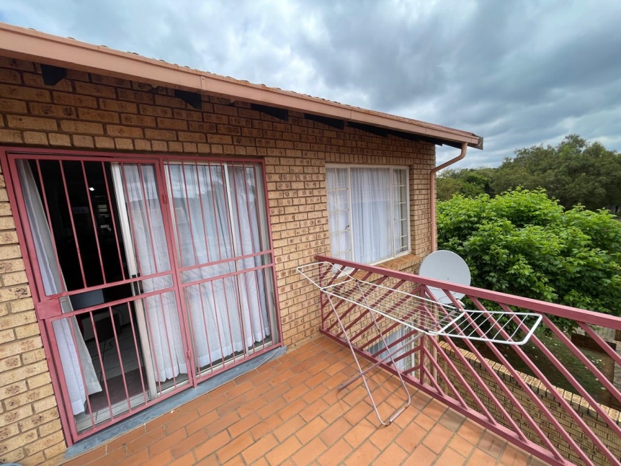 2 Bedroom Property for Sale in Faerie Glen Gauteng