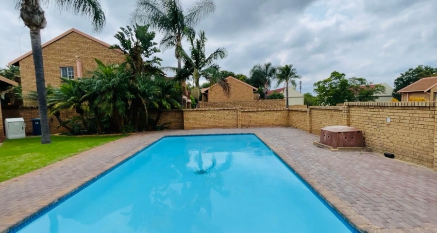 2 Bedroom Property for Sale in Faerie Glen Gauteng
