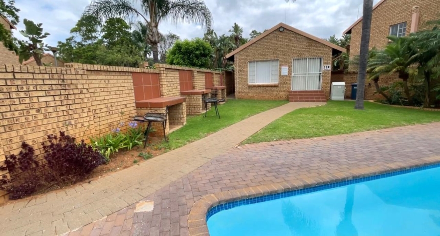 2 Bedroom Property for Sale in Faerie Glen Gauteng