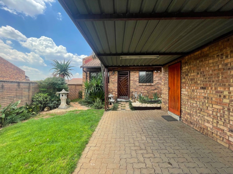 To Let 3 Bedroom Property for Rent in Glen Marais Ext 3 Gauteng