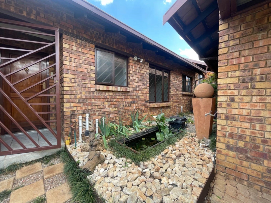 To Let 3 Bedroom Property for Rent in Glen Marais Ext 3 Gauteng
