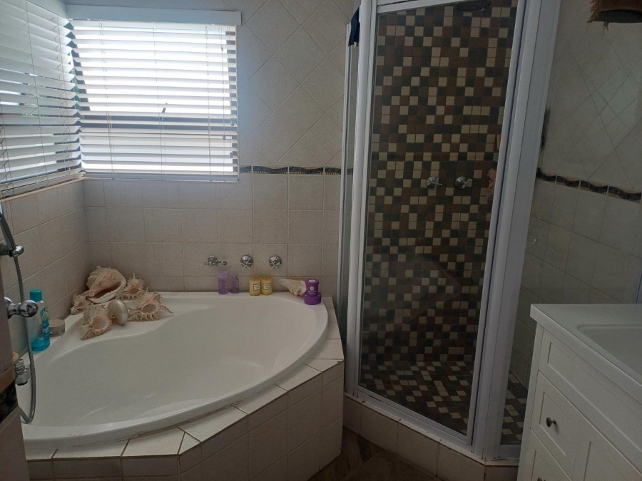 3 Bedroom Property for Sale in Glen Marais Gauteng