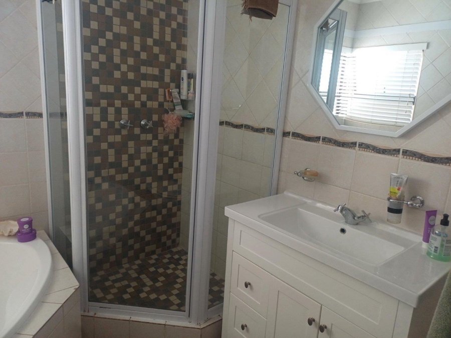 3 Bedroom Property for Sale in Glen Marais Gauteng