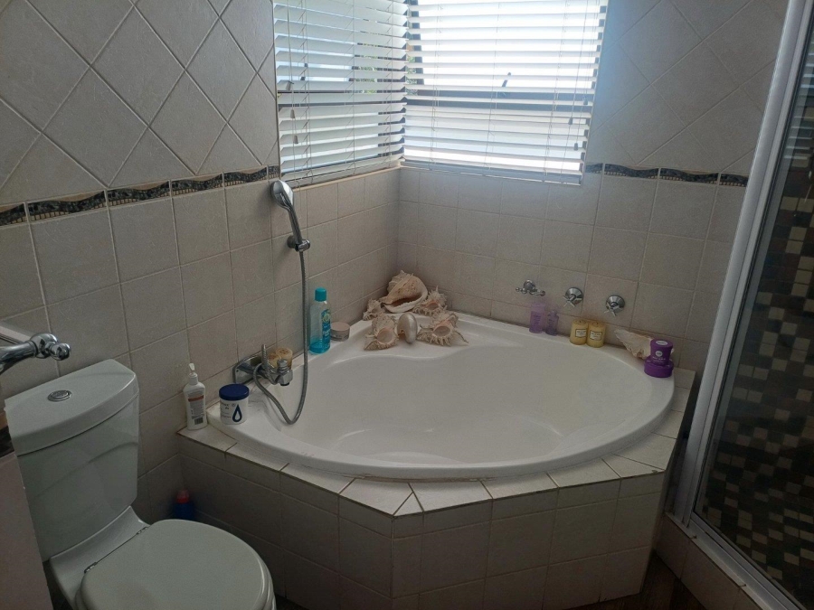 3 Bedroom Property for Sale in Glen Marais Gauteng