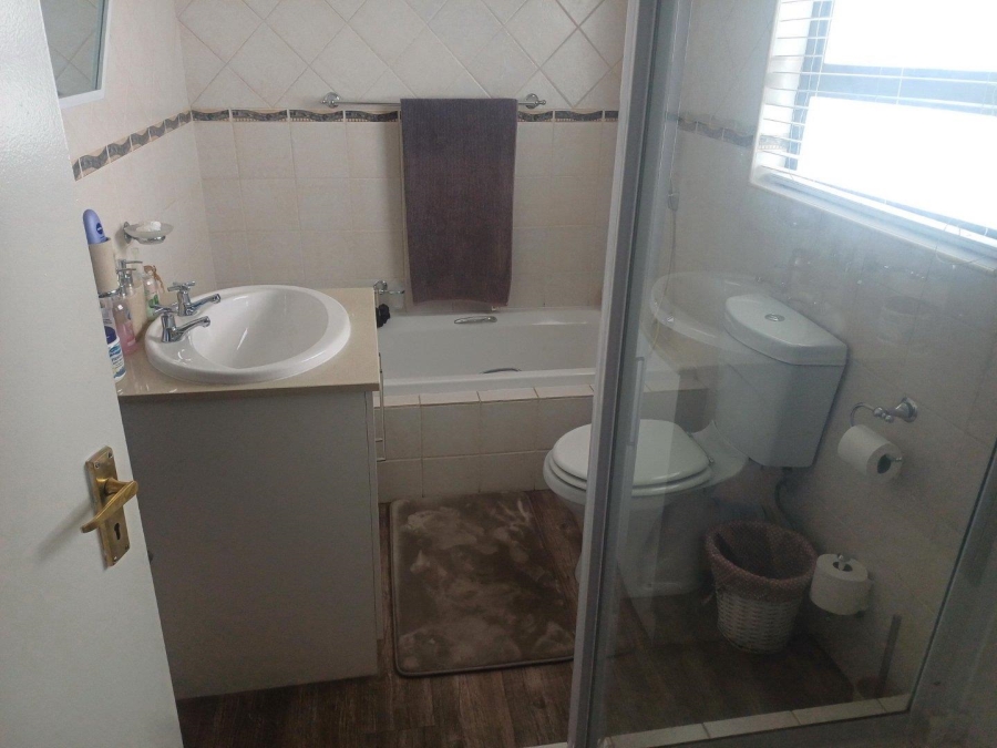3 Bedroom Property for Sale in Glen Marais Gauteng
