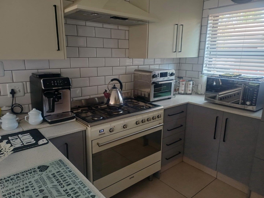 3 Bedroom Property for Sale in Glen Marais Gauteng
