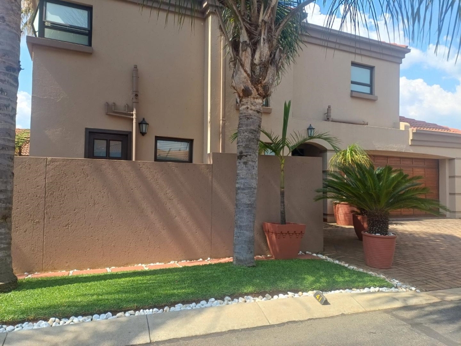 3 Bedroom Property for Sale in Glen Marais Gauteng