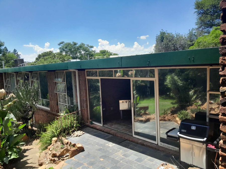 5 Bedroom Property for Sale in South Crest Gauteng