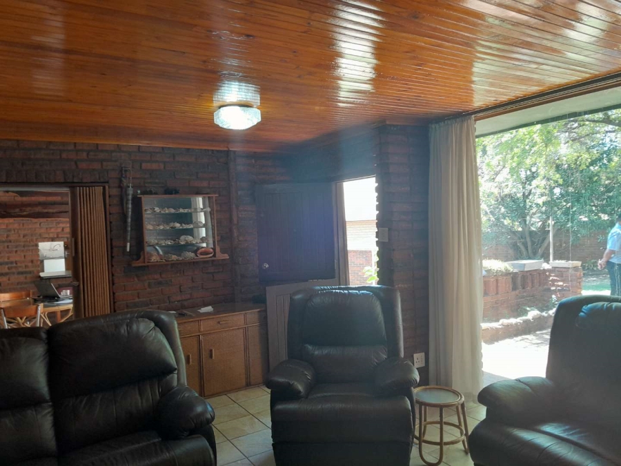 5 Bedroom Property for Sale in South Crest Gauteng