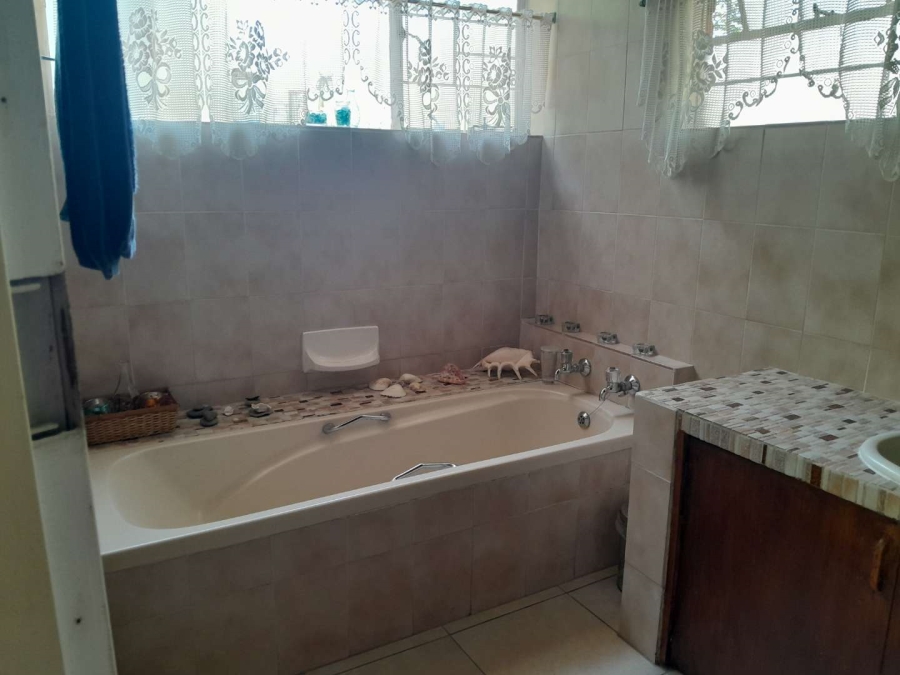 5 Bedroom Property for Sale in South Crest Gauteng