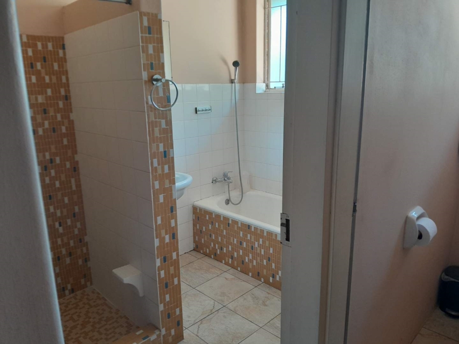 5 Bedroom Property for Sale in South Crest Gauteng