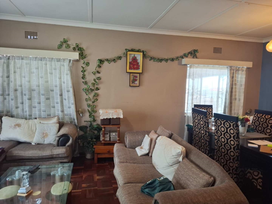 4 Bedroom Property for Sale in Linmeyer Gauteng