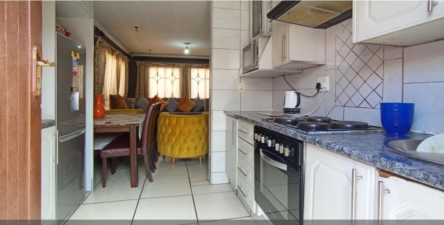 3 Bedroom Property for Sale in Clayville Gauteng