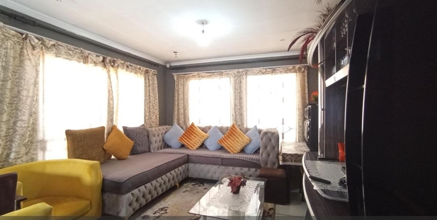 3 Bedroom Property for Sale in Clayville Gauteng