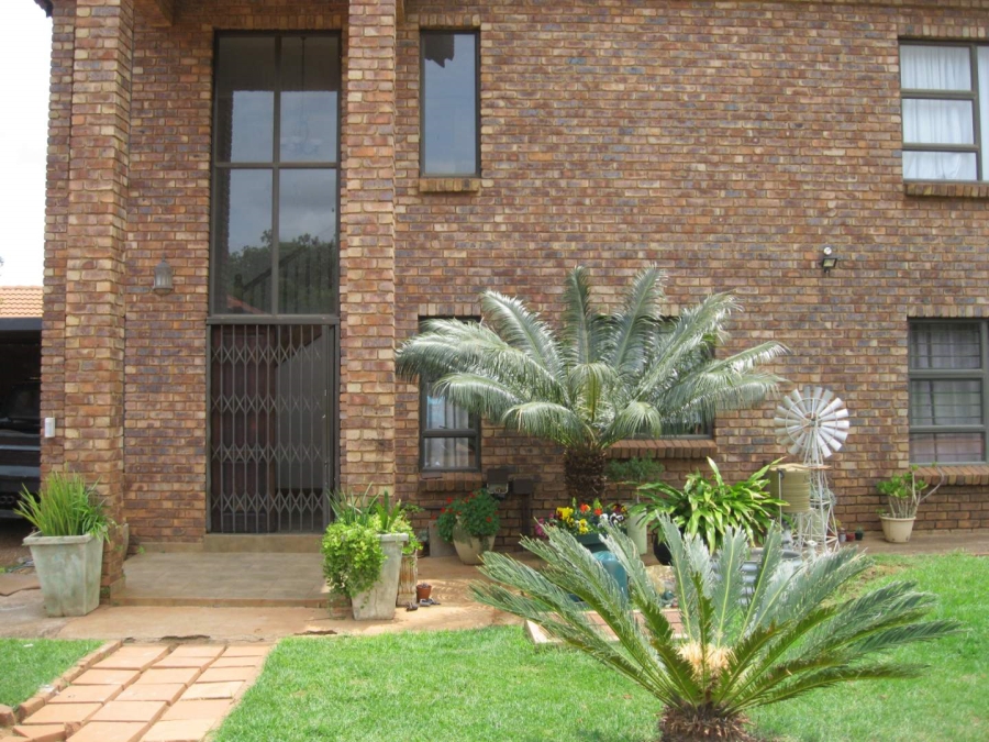 4 Bedroom Property for Sale in Rietvlei Country Estate Gauteng