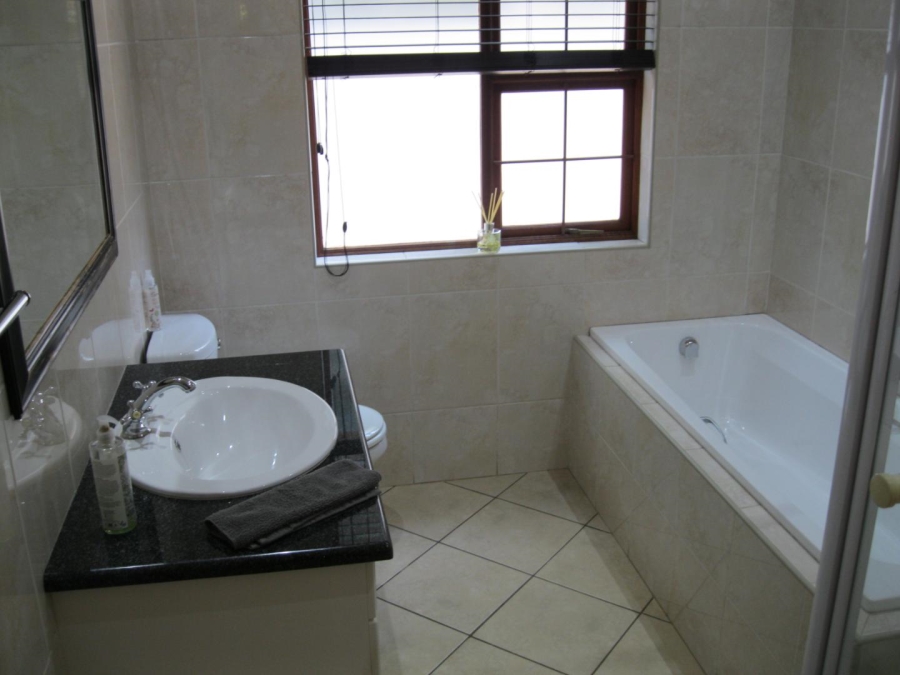 4 Bedroom Property for Sale in Rietvlei Country Estate Gauteng