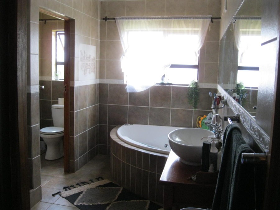 4 Bedroom Property for Sale in Rietvlei Country Estate Gauteng