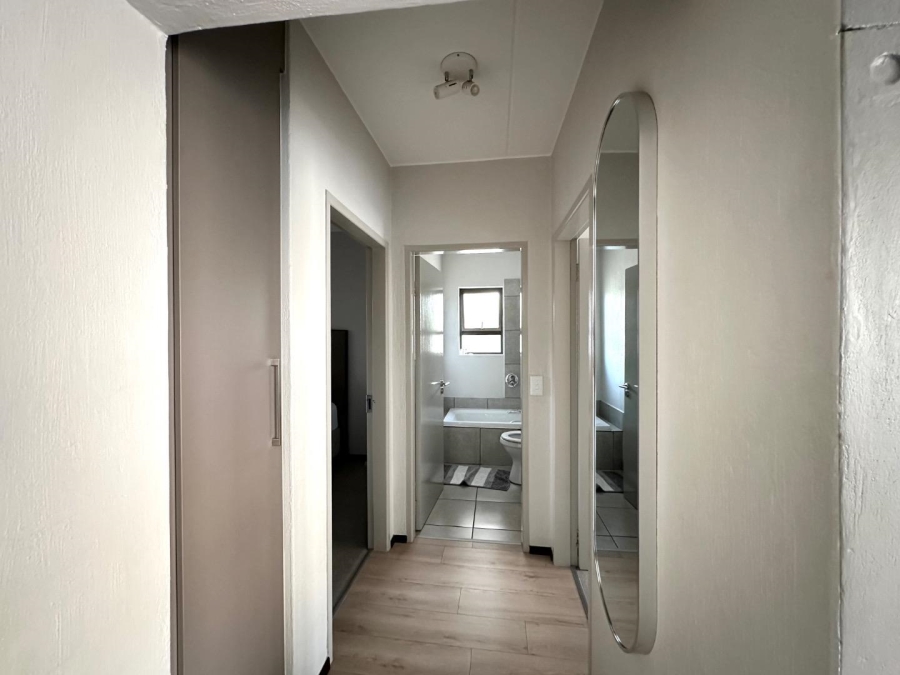 To Let 2 Bedroom Property for Rent in Broadacres Gauteng