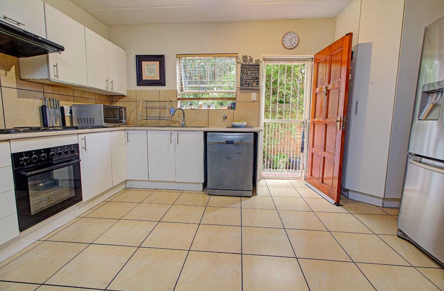 3 Bedroom Property for Sale in Wilgeheuwel Gauteng
