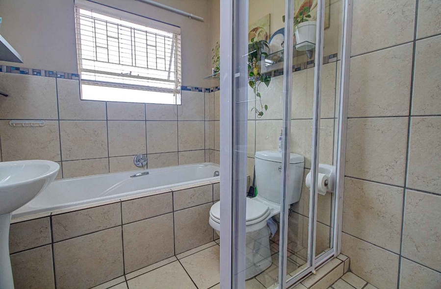 3 Bedroom Property for Sale in Wilgeheuwel Gauteng