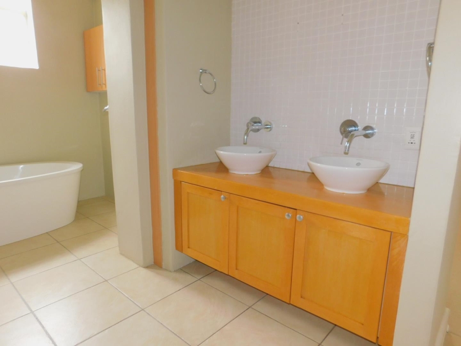 To Let 3 Bedroom Property for Rent in Illovo Gauteng