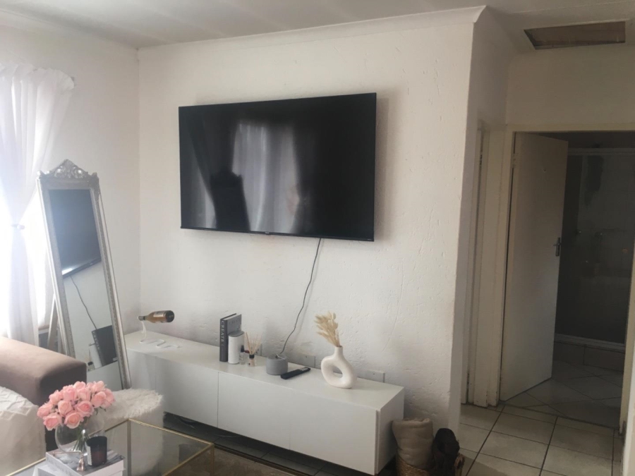 1 Bedroom Property for Sale in The Reeds Gauteng