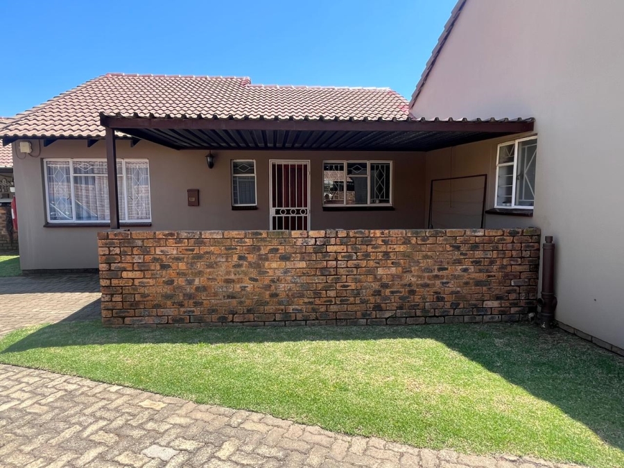 2 Bedroom Property for Sale in Bonaero Park Gauteng