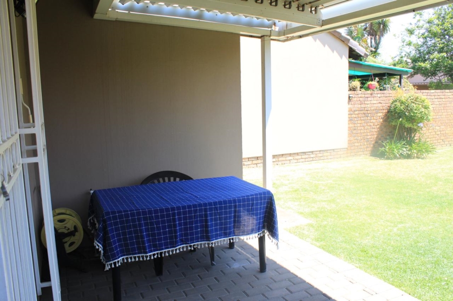 2 Bedroom Property for Sale in Bonaero Park Gauteng