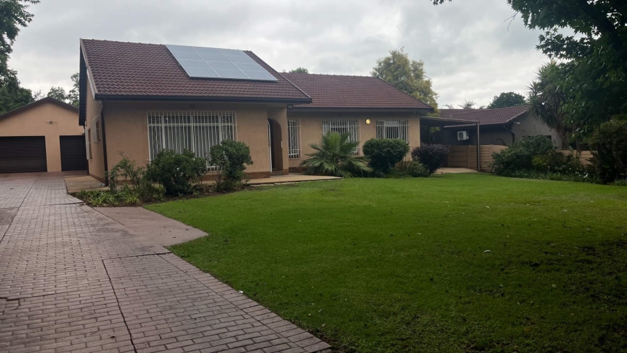 4 Bedroom Property for Sale in Brackendowns Gauteng