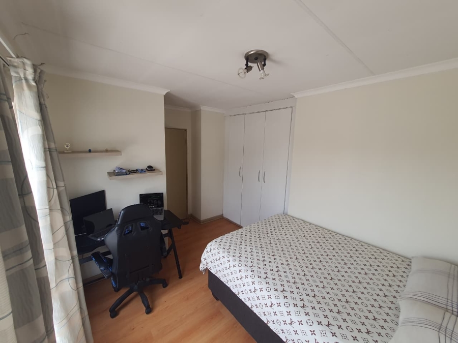 2 Bedroom Property for Sale in Vorna Valley Gauteng