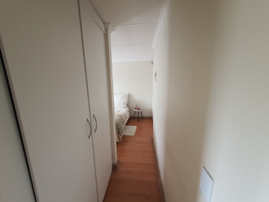 2 Bedroom Property for Sale in Vorna Valley Gauteng