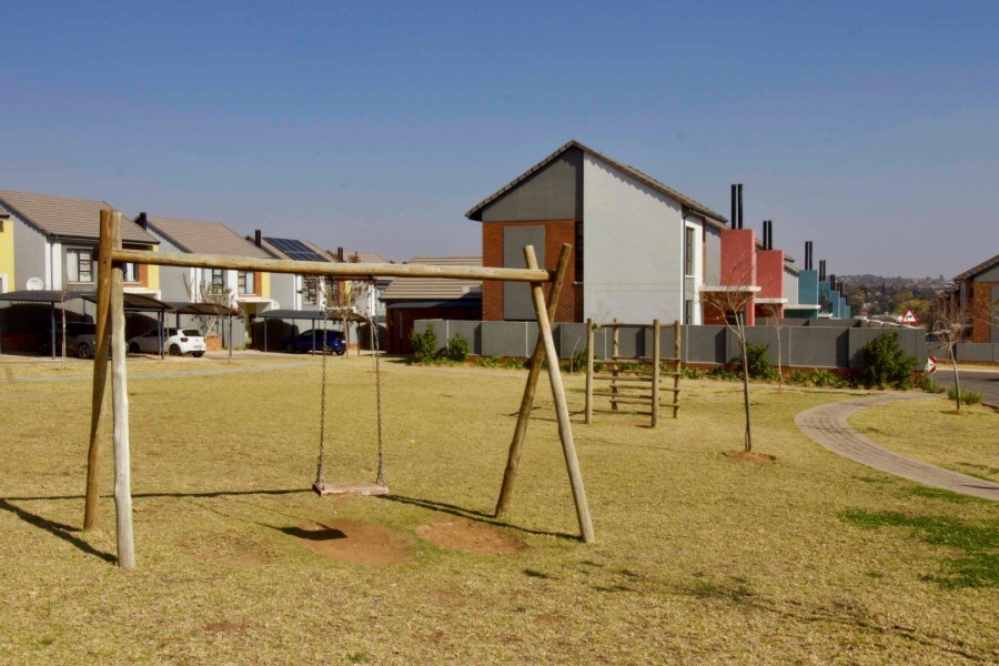 3 Bedroom Property for Sale in Rooihuiskraal North Gauteng