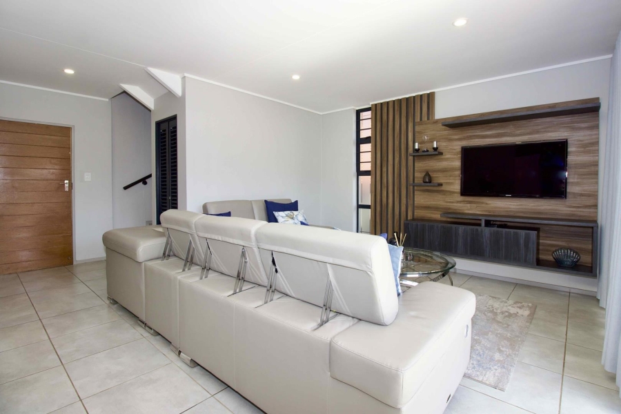 3 Bedroom Property for Sale in Rooihuiskraal North Gauteng