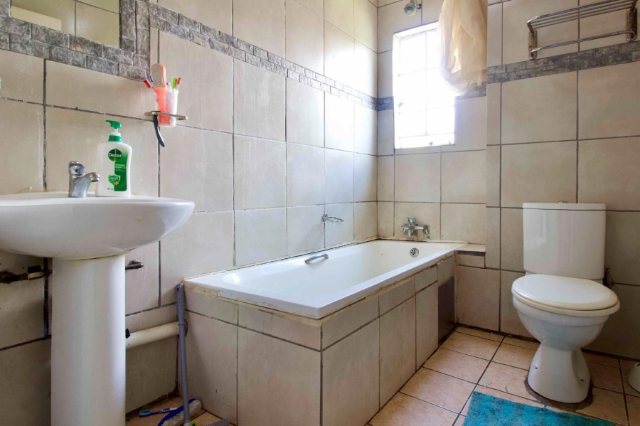 2 Bedroom Property for Sale in Die Hoewes Gauteng