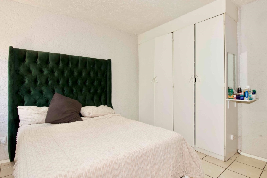 2 Bedroom Property for Sale in Die Hoewes Gauteng