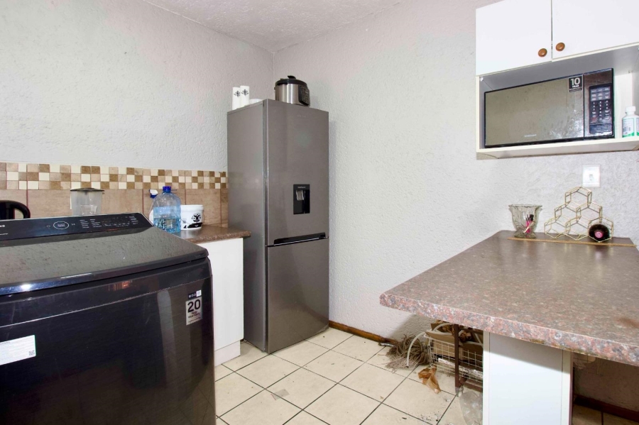 2 Bedroom Property for Sale in Die Hoewes Gauteng