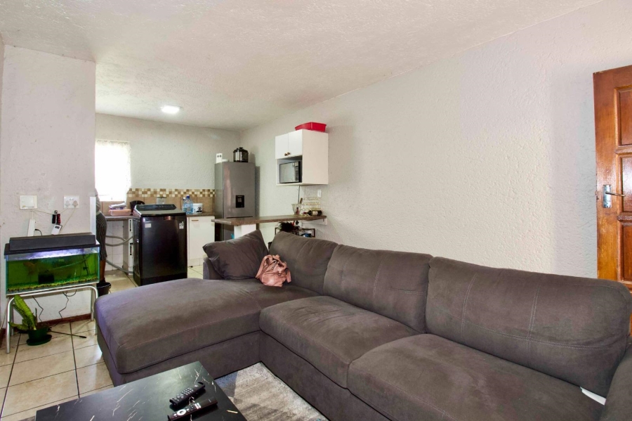 2 Bedroom Property for Sale in Die Hoewes Gauteng