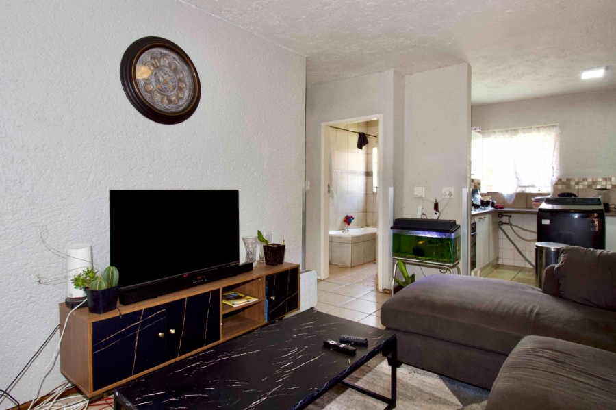 2 Bedroom Property for Sale in Die Hoewes Gauteng