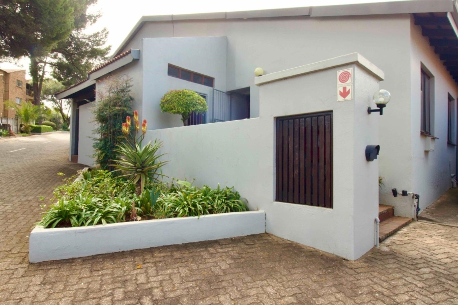 3 Bedroom Property for Sale in Die Hoewes Gauteng