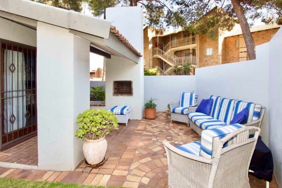 3 Bedroom Property for Sale in Die Hoewes Gauteng