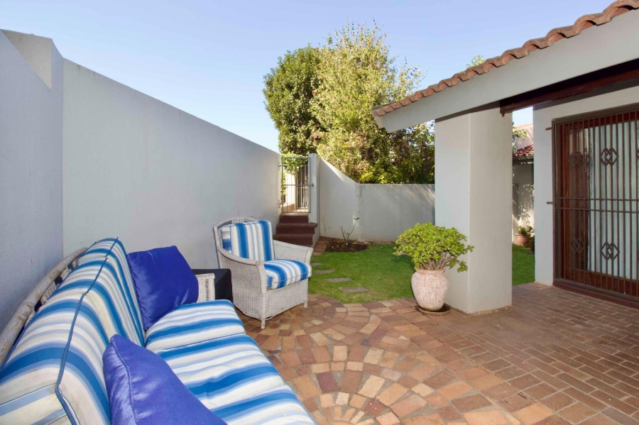 3 Bedroom Property for Sale in Die Hoewes Gauteng