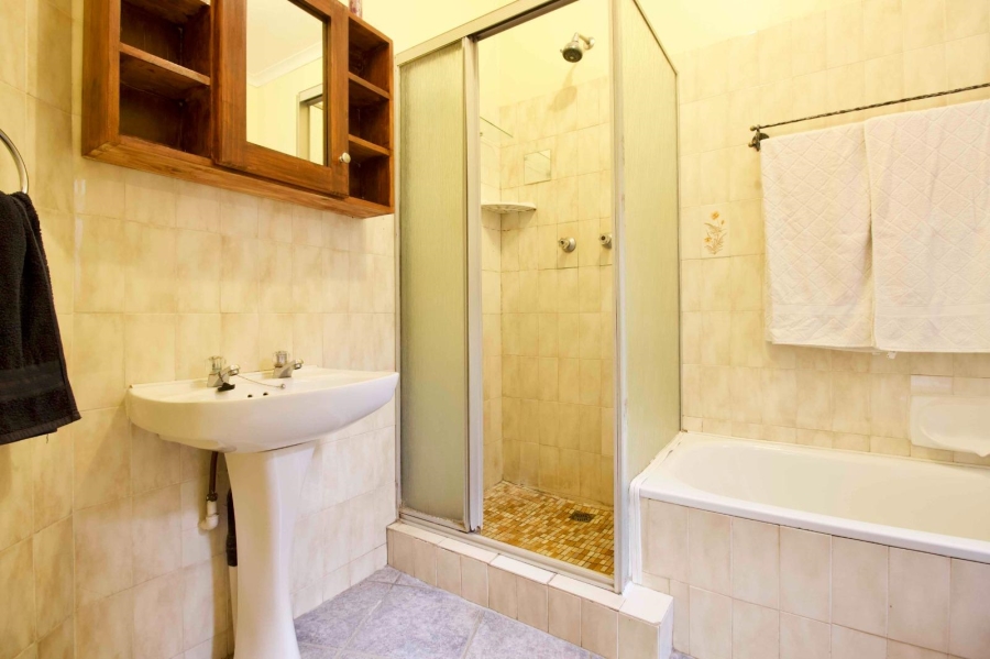 3 Bedroom Property for Sale in Die Hoewes Gauteng