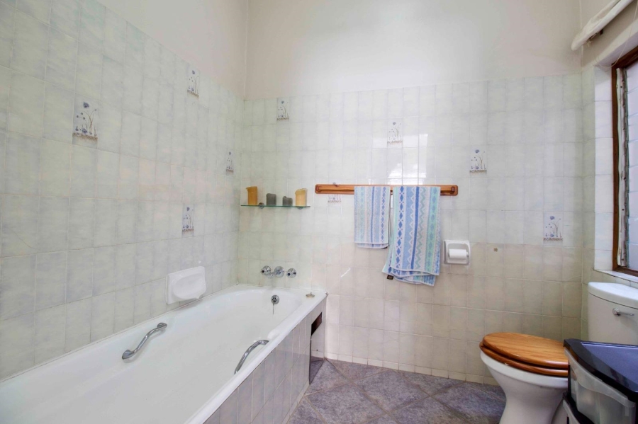 3 Bedroom Property for Sale in Die Hoewes Gauteng