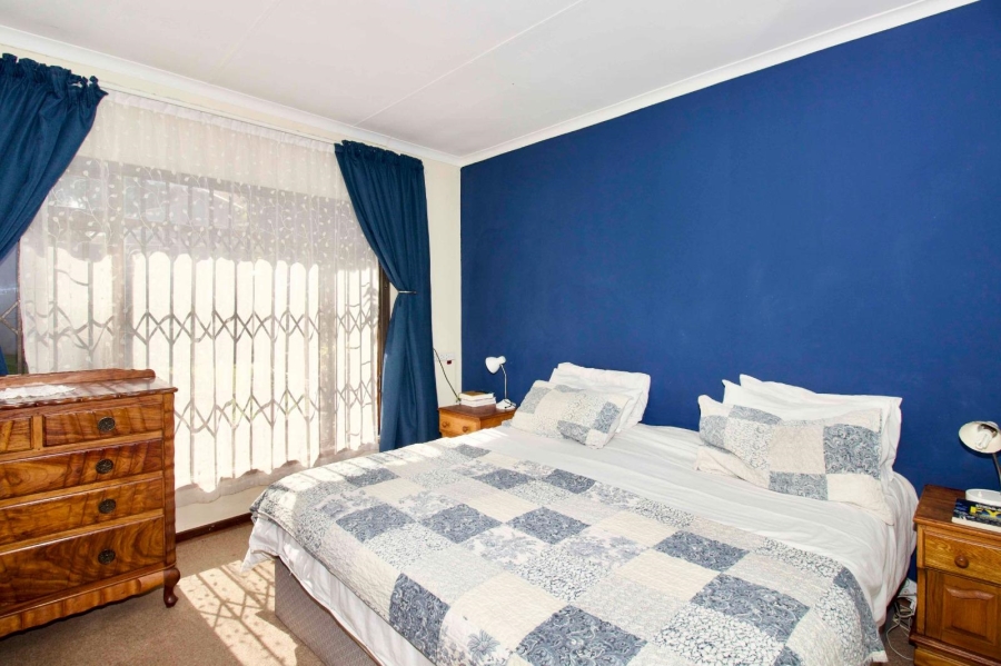 3 Bedroom Property for Sale in Die Hoewes Gauteng