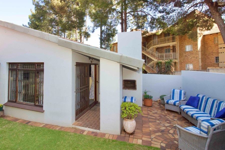 3 Bedroom Property for Sale in Die Hoewes Gauteng