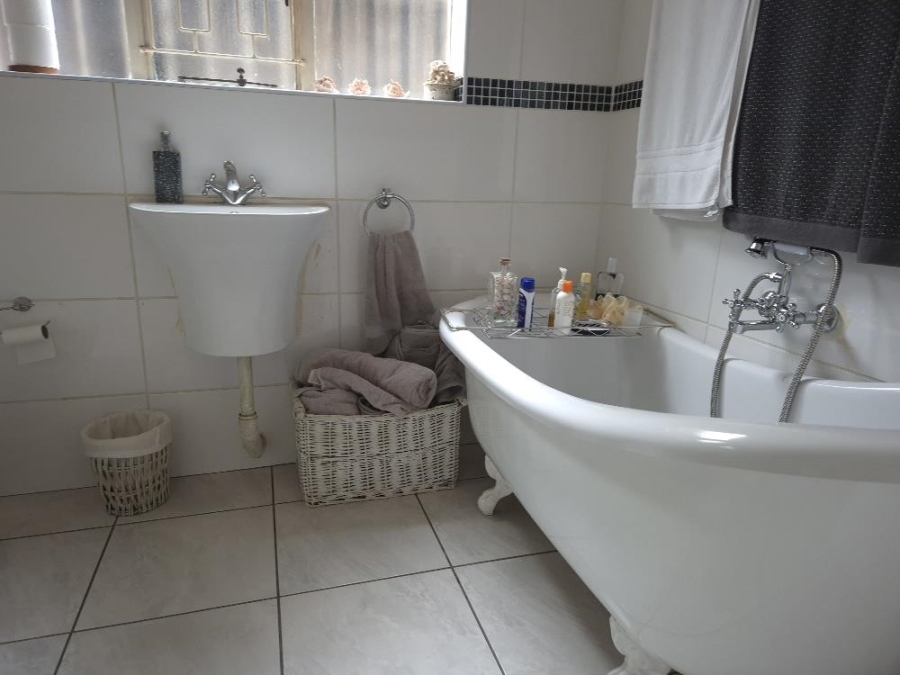 4 Bedroom Property for Sale in Beyerspark Gauteng