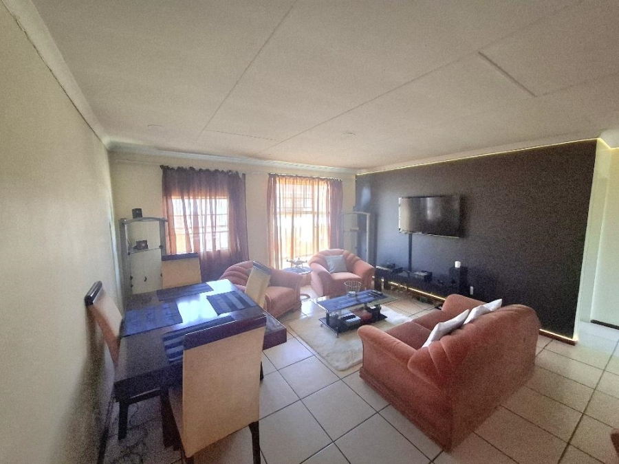 2 Bedroom Property for Sale in Verwoerdpark Gauteng