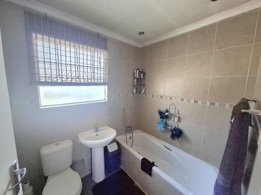 2 Bedroom Property for Sale in Verwoerdpark Gauteng